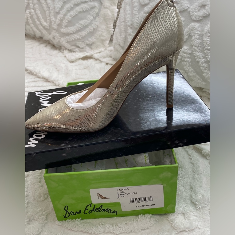 New with tags Silver pump